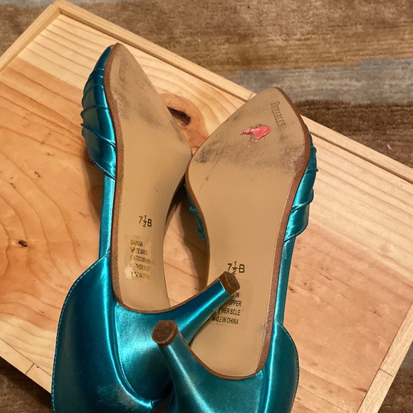 Dyeables Teal Women’s Heels - Picture 5 of 6